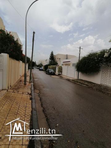 Villa 475m2 à Cité Ennasr direct particulier