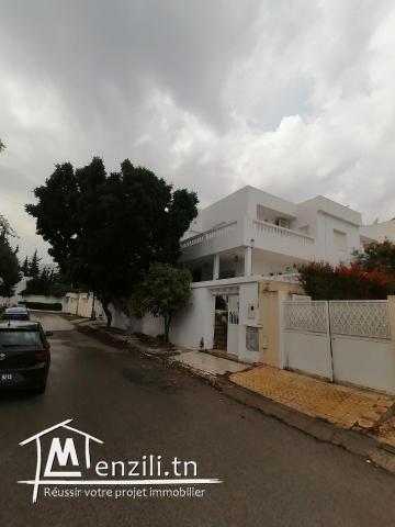 Villa 475m2 à Cité Ennasr direct particulier