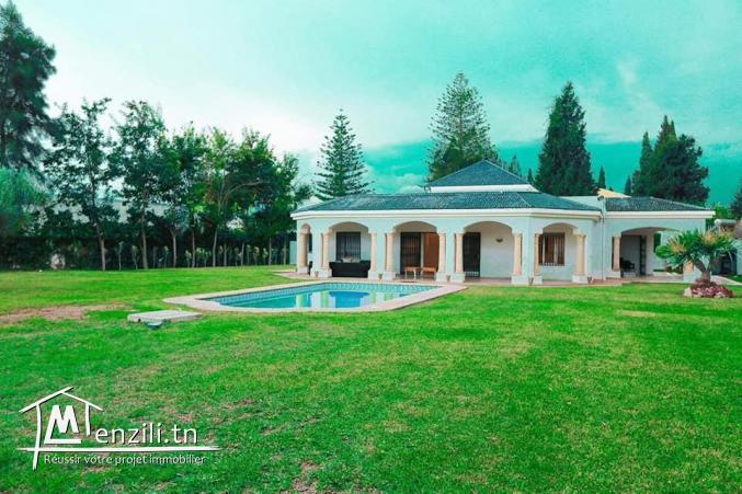 Villa 2600m2 à La Soukra chez particulier