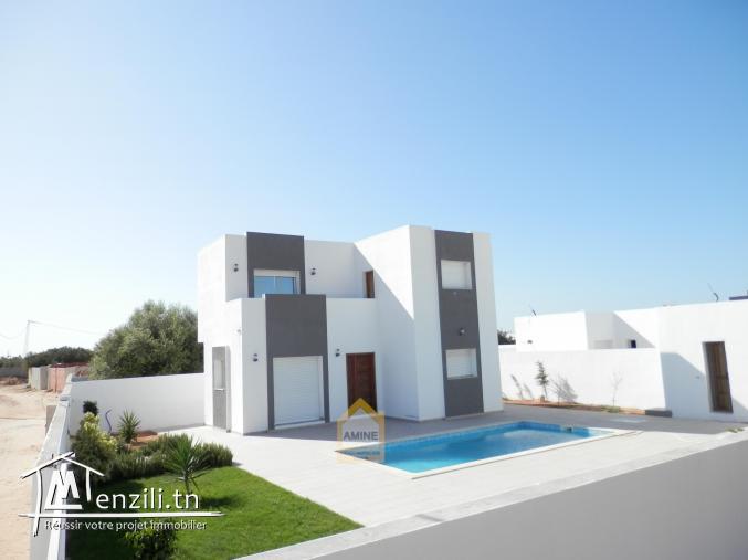 Magnifique villa avec piscine à vendre à coté de la mer Djerba Aghir