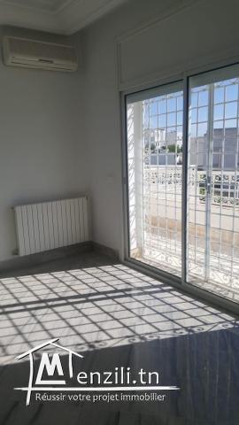 A vendre belle villa deux niveaux très haut standing