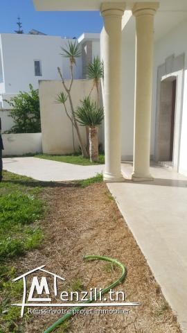 A vendre belle villa deux niveaux très haut standing