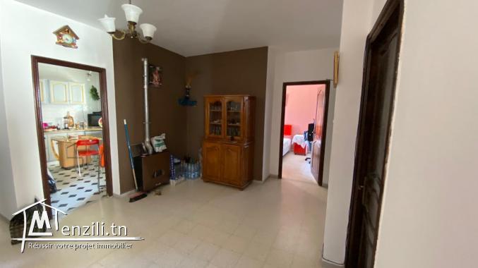 appartement s+3 à l kram  Au 2 éme étage