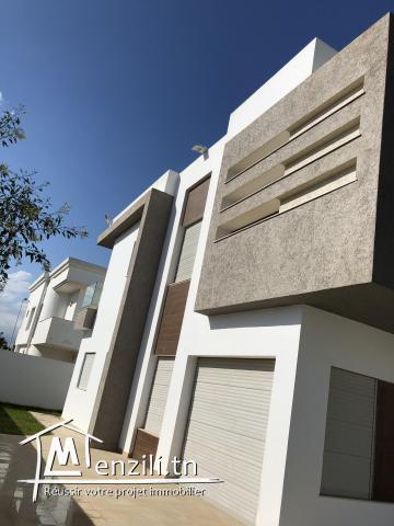 Pied dans l'eau, à Beni Khiar, Villa Neuve