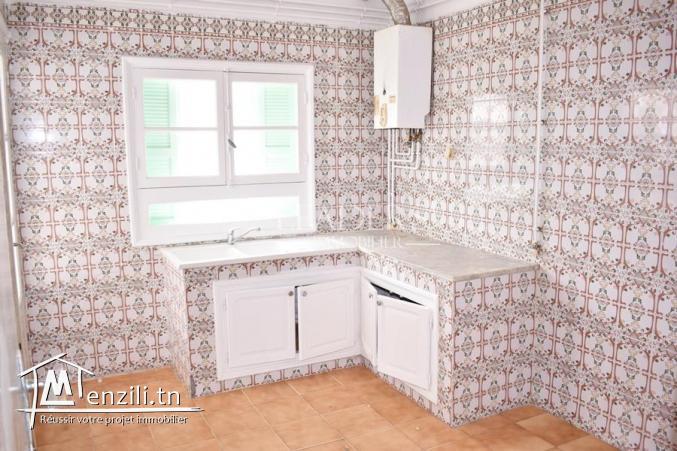 A vendre  un appartement S+3 au 4 éme étage