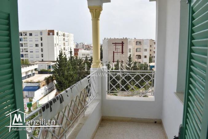 A vendre  un appartement S+3 au 4 éme étage