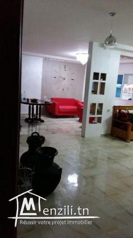 magnifique Villa de luxe sur deux niveau dans un emplacement stratégique