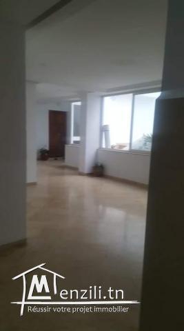 A vendre un appartement très haut standing avec balcon