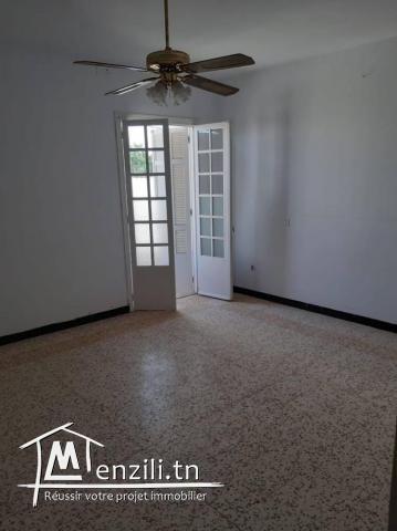 شقة للكراء بطريق العين