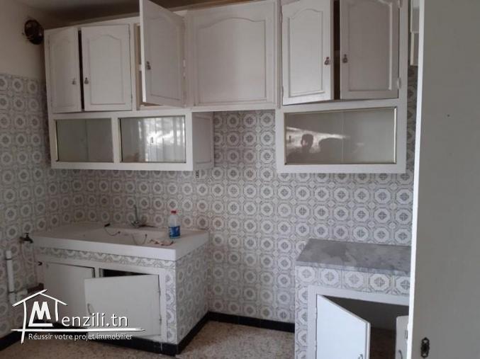 شقة للكراء بطريق العين