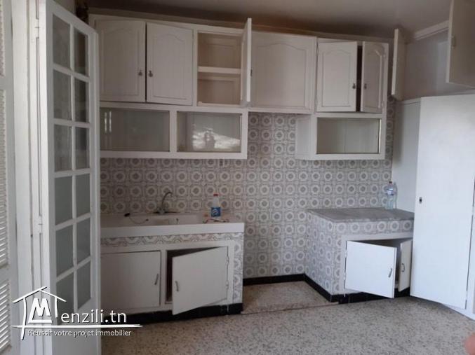 شقة للكراء بطريق العين