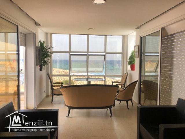 appartement a louer a beni khiar plage, pied dans l'eau