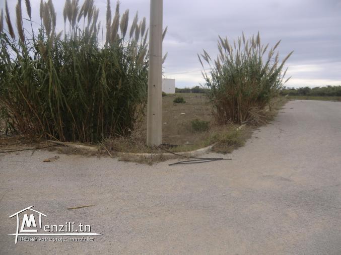 100m a la plage terrain sur deux routes goudronnée