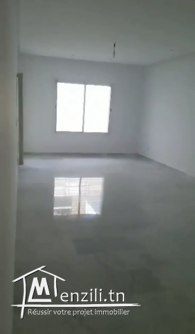 À vendre un spacieux appartement rez de chaussée neuf avec deux jardin