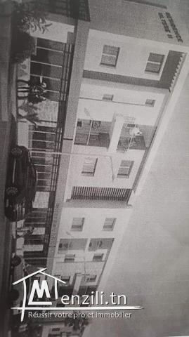 A vendre terrain avec bonne orientation à la Soukra