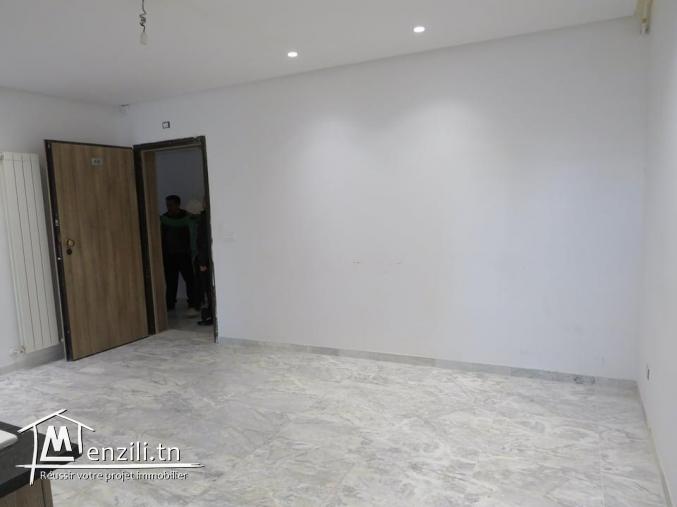 A vendre S +1 nouvellement construite à ennasr 2