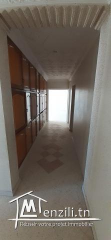 A vendre un spacieux appartement de surface 250 m² à metline bizerte