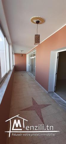 A vendre un spacieux appartement de surface 250 m² à metline bizerte