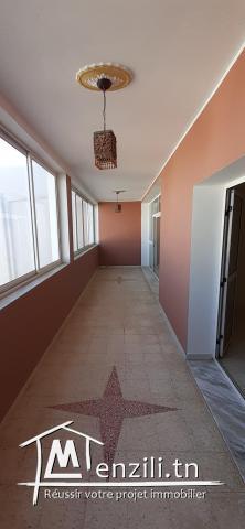 A vendre un spacieux appartement de surface 250 m² à metline bizerte