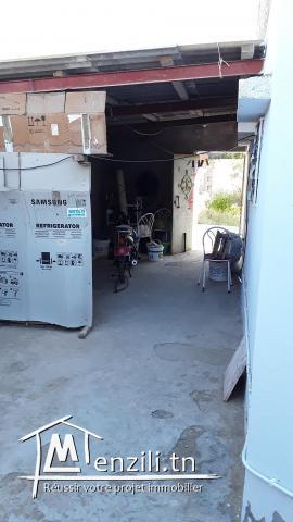 فيلا مع حديقة كبيرة