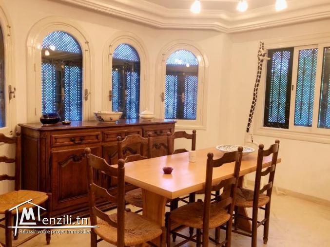 Un magnifique triplex avec une petit jardin agréable