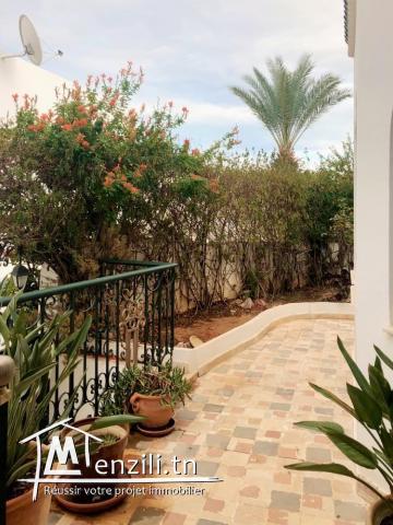 Un magnifique triplex avec une petit jardin agréable