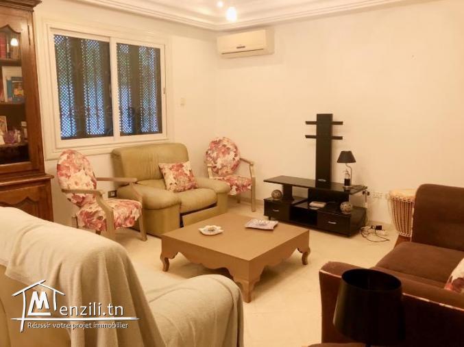 Un magnifique triplex avec une petit jardin agréable