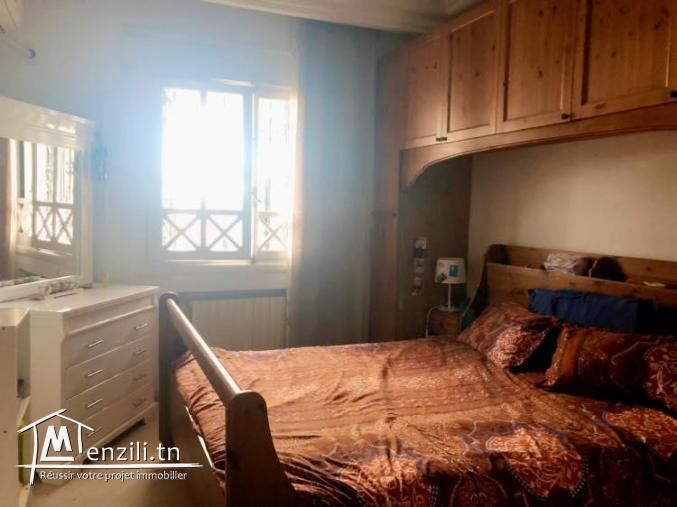 Un magnifique triplex avec une petit jardin agréable