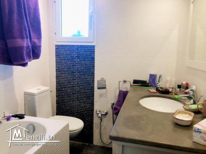 Un magnifique triplex avec une petit jardin agréable