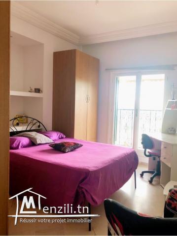 Un magnifique triplex avec une petit jardin agréable