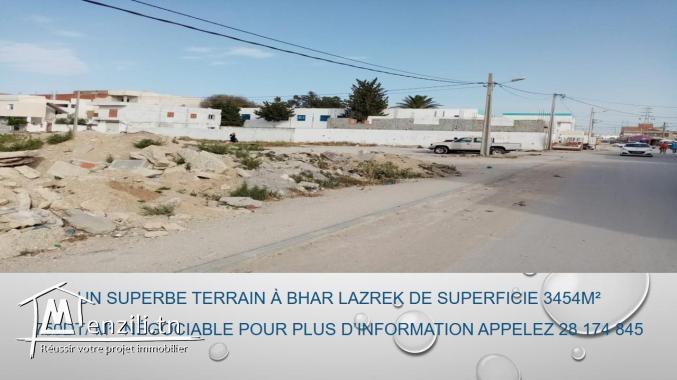 un superbe terrain à bhar lazrek
