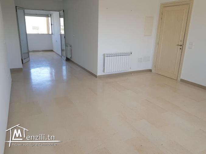 a louer étage de villa s+3 à la soukra