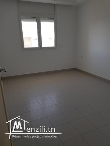 a louer étage de villa s+3 à la soukra