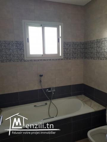 a louer étage de villa s+3 à la soukra