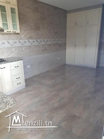 a louer étage de villa s+3 à la soukra