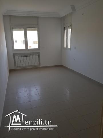 a louer étage de villa s+3 à la soukra