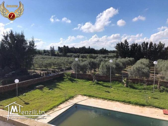 A vendre un terrain de 32450 m²