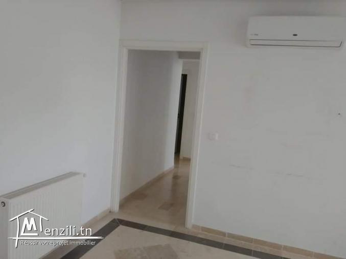 Bureau dans un état impeccable