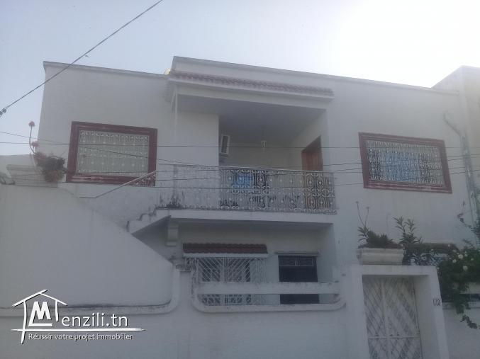 étage de villa au bardo ,entrée indépendante  250 milles dinars contacter le 25 912 060