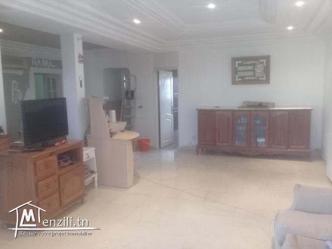 étage de villa au bardo ,entrée indépendante  250 milles dinars contacter le 25 912 060