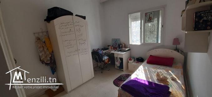 étage de villa au bardo ,entrée indépendante  250 milles dinars contacter le 25 912 060