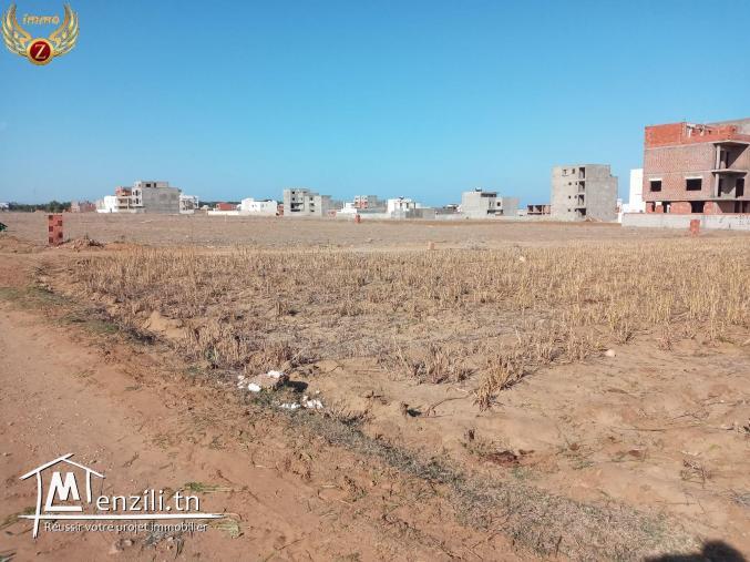 Terrain avec une maison inachevé couvert 100 m² à kerkouane