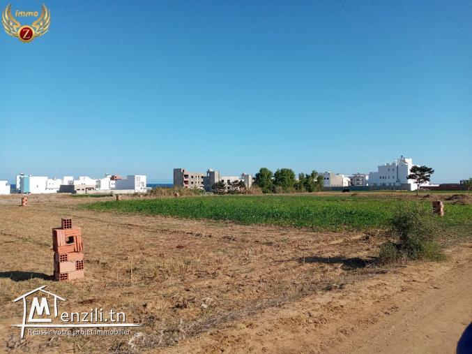 Terrain avec une maison inachevé couvert 100 m² à kerkouane