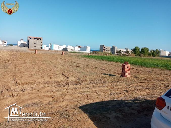 Terrain avec une maison inachevé couvert 100 m² à kerkouane
