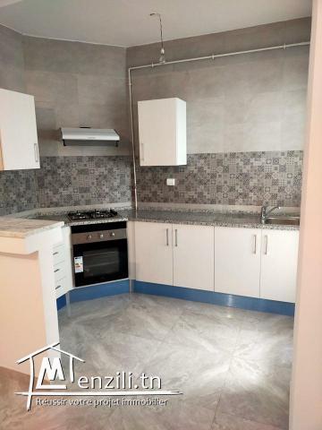 A louer app RC 1 ère main Aouina 700DT syndic y compris