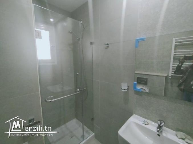 A louer app RC 1 ère main Aouina 700DT syndic y compris