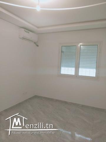 A louer app RC 1 ère main Aouina 700DT syndic y compris