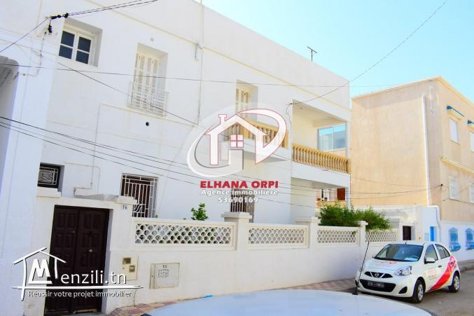 GRAND MAISON SUR DEUX ÉTAGE PROCHE DE LA MER SUR LE CORNICHE DE MAHDIA
