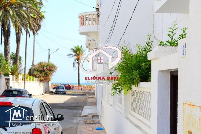 GRAND MAISON SUR DEUX ÉTAGE PROCHE DE LA MER SUR LE CORNICHE DE MAHDIA