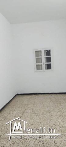 كم2    منزل للبيع.  طريق تونس